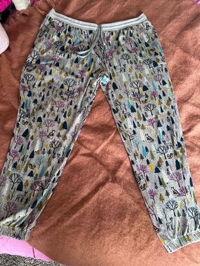 Secret Treasures Gray Woodland Print Plus Size Jogger Pants